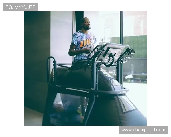 杜兰特大晚上的健身房到底练啥？这生活节奏谁顶得住啊