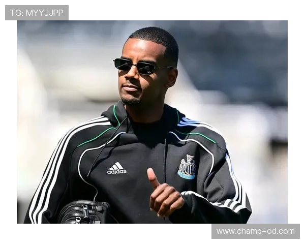 伊萨克 vs 热苏斯：灵活型前锋的不同发展路径